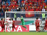 Quá phấn khích, Hoa hậu H’Hen Niê rủ fan đạp xe đi bão